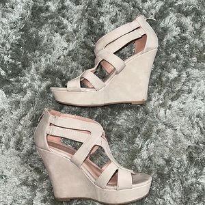 Nude wedge